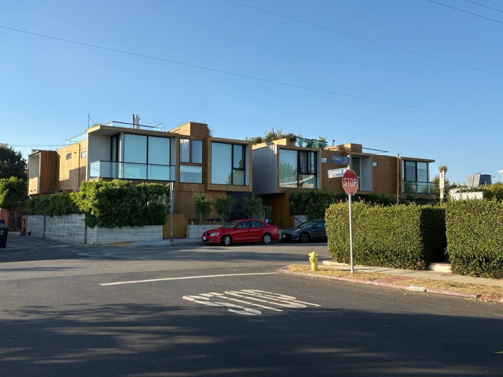 Contemporary low-rise building