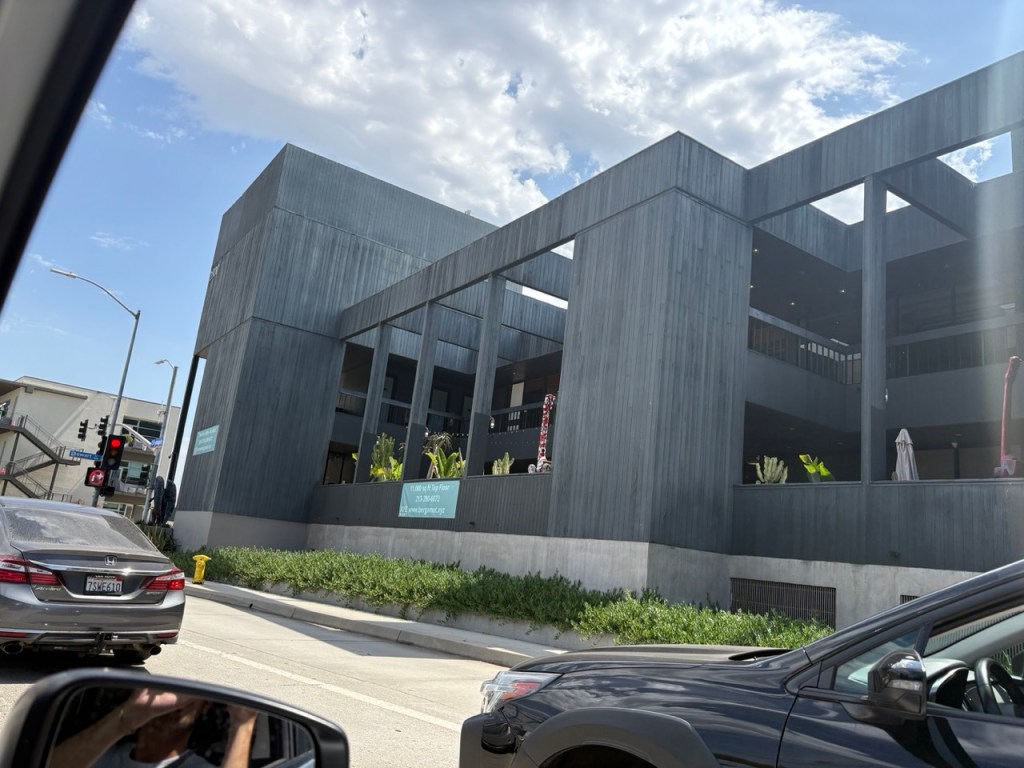 Open contemporary commercial structure